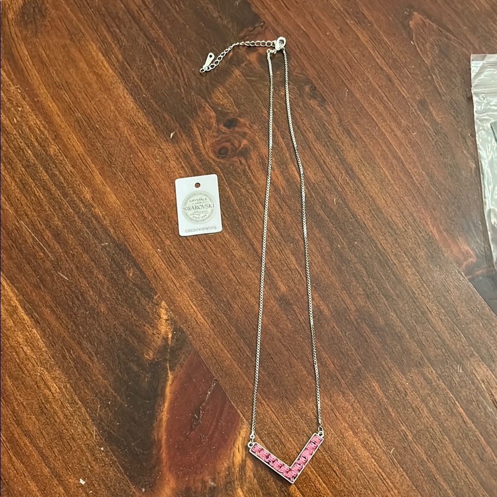 NEW Pink Swarovski crystals chevron necklace - Picture 5 of 6